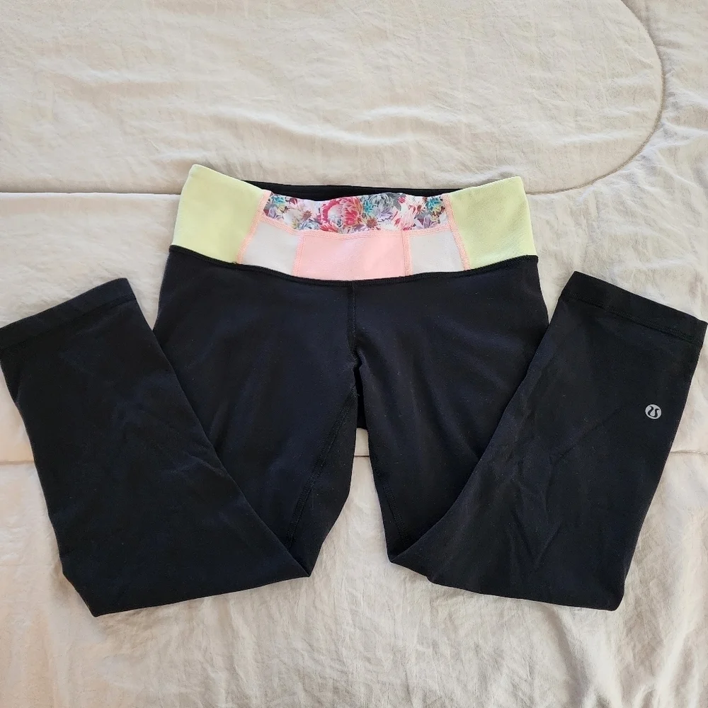Lululemon Black Cropped Leggings Floral Colorblock Waistband Size 6